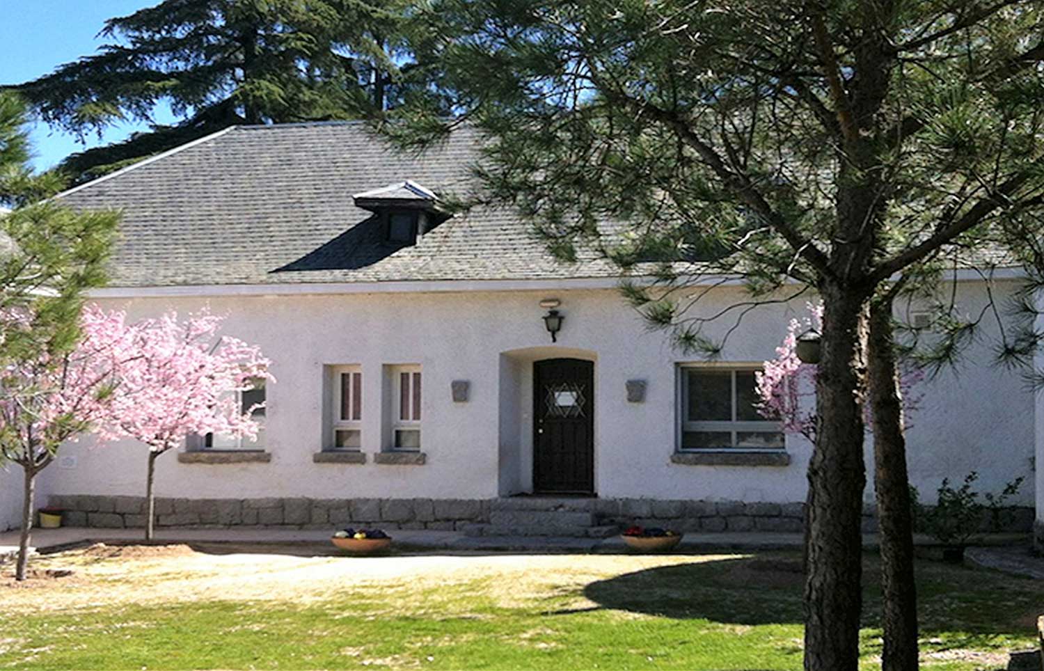 1.School-main-building-600dpi